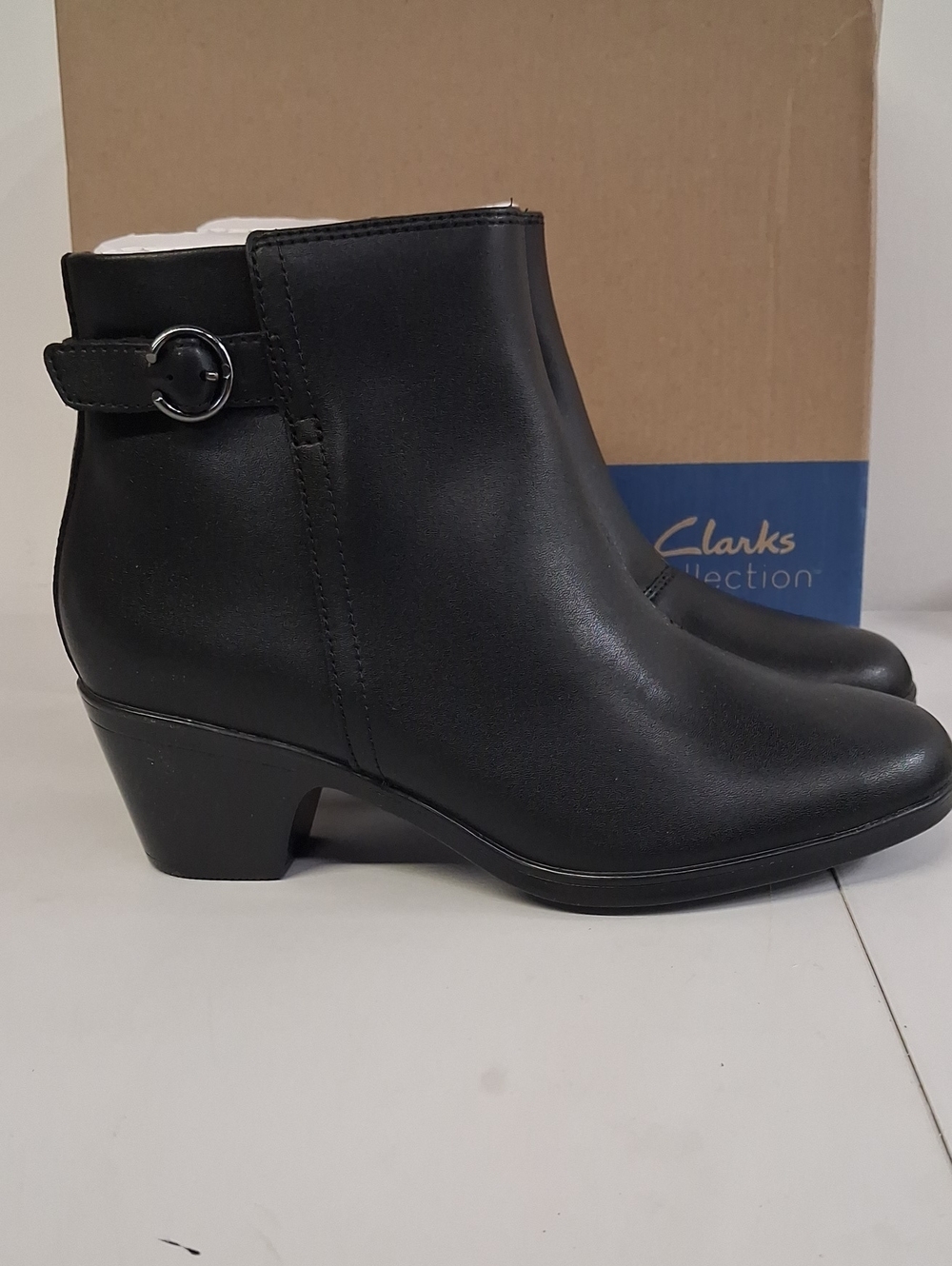 NWT Womens Clarks Emily2 Belle Black Leather Ankle Boots - Picture 3 of 6